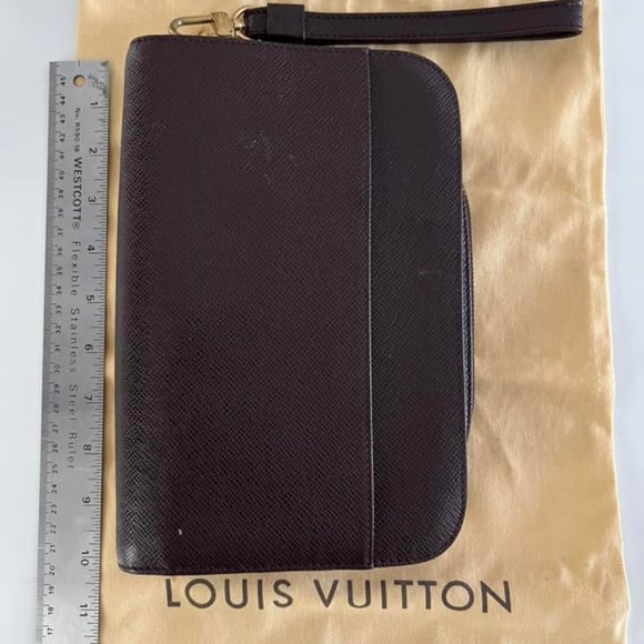 Louis Vuitton Epi leather pouch for men - Picture 6 of 11